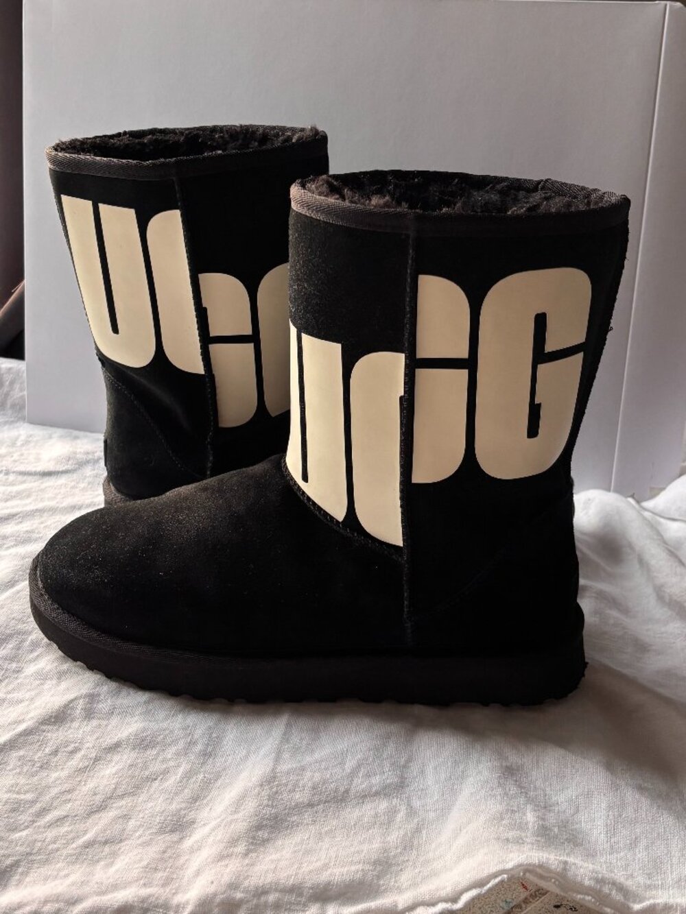 UGG Classic Short Embossed Logo Boots Black Womens 11 Mens 9